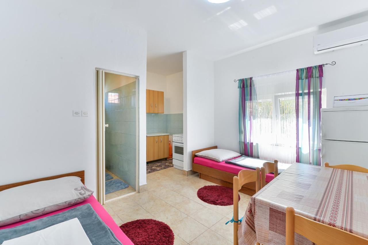 Apartments With A Parking Space Nin, Zadar - 19555 Экстерьер фото